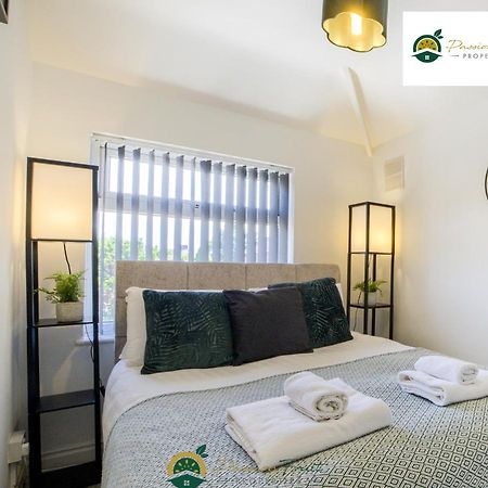 3 Bedroom Coventry House By Passionfruitproperties With Free Wi-Fi, Large Garden And Driveway - 52Nrc Экстерьер фото