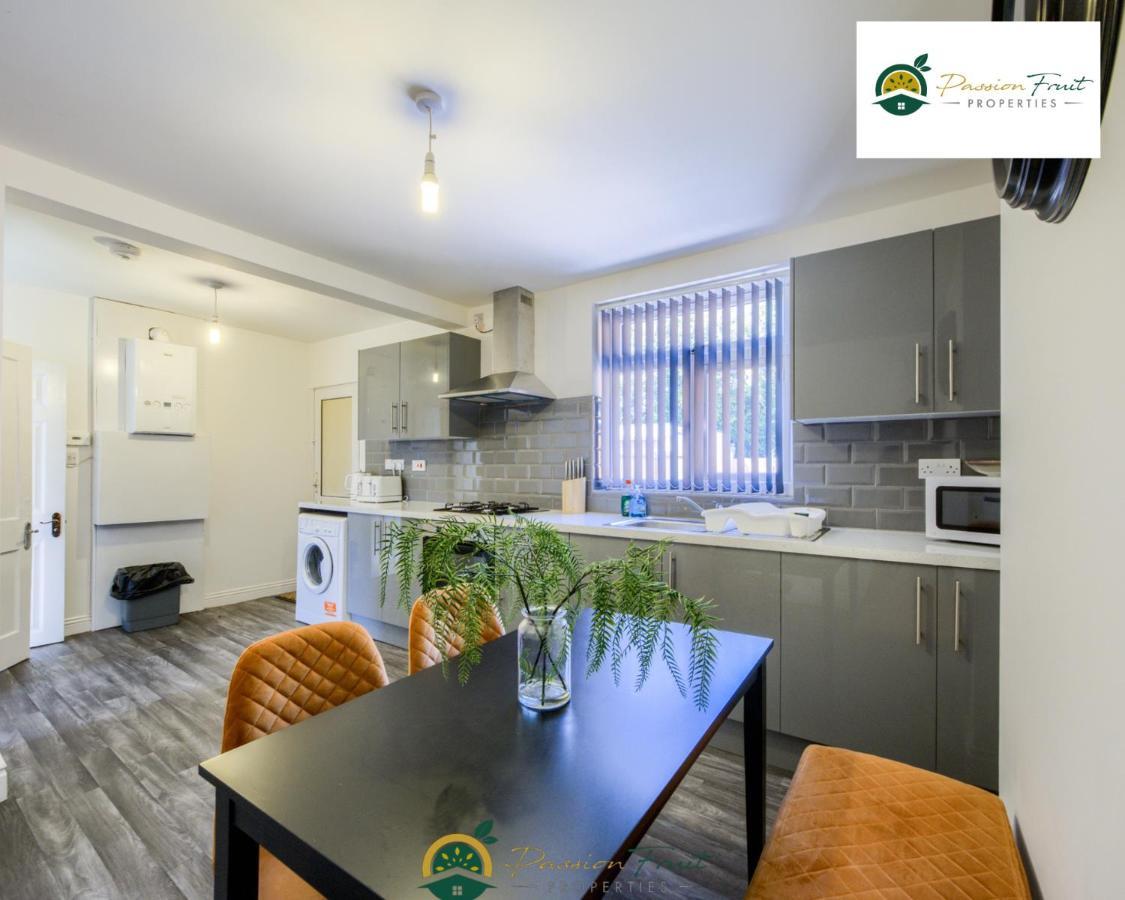 3 Bedroom Coventry House By Passionfruitproperties With Free Wi-Fi, Large Garden And Driveway - 52Nrc Экстерьер фото