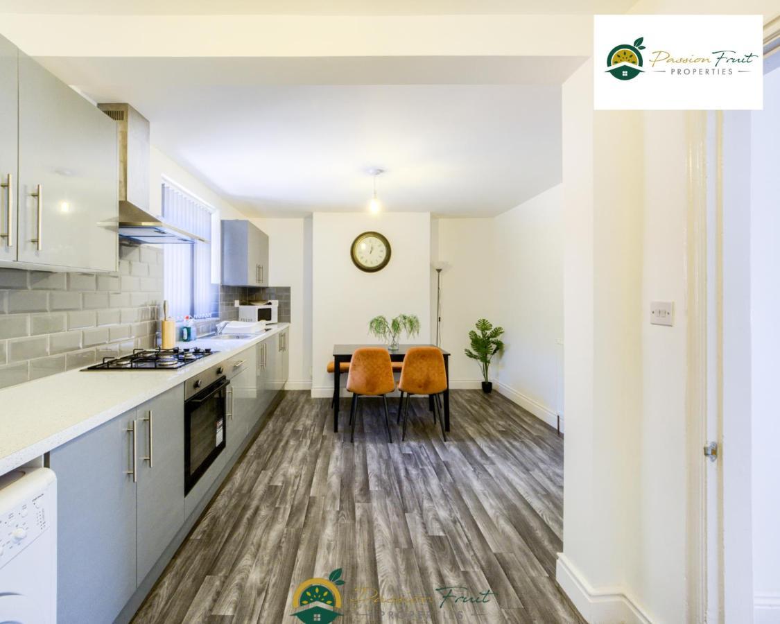 3 Bedroom Coventry House By Passionfruitproperties With Free Wi-Fi, Large Garden And Driveway - 52Nrc Экстерьер фото