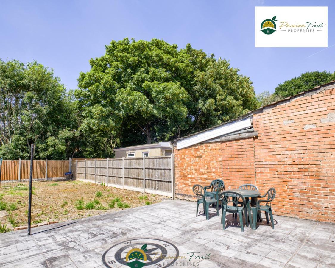 3 Bedroom Coventry House By Passionfruitproperties With Free Wi-Fi, Large Garden And Driveway - 52Nrc Экстерьер фото